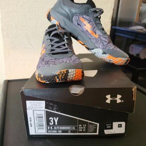 Size 3 Youth Under Armour Sneakers